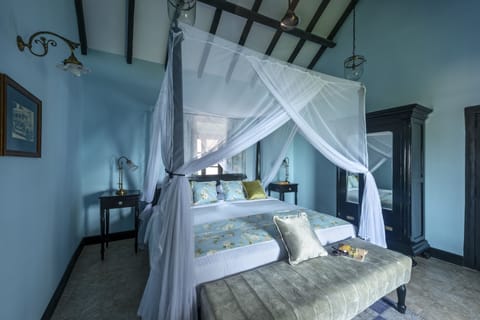 Luxury Suite, Sea View | Premium bedding, memory foam beds, in-room safe, desk