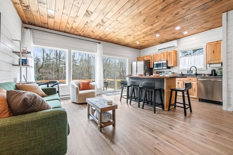 Living room with seating for six