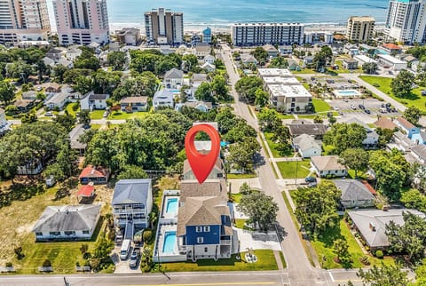 Less than 3 blocks from the beach