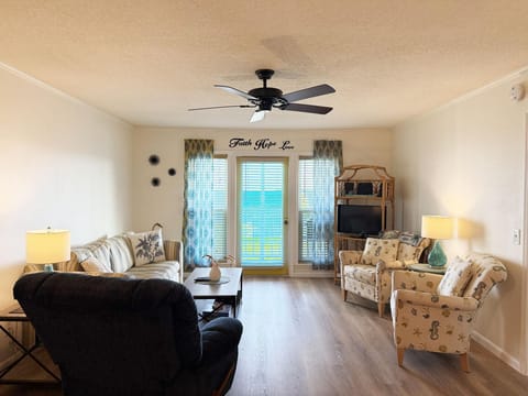 Waterfront 2BR – Pool, Dock & River Views (7474)