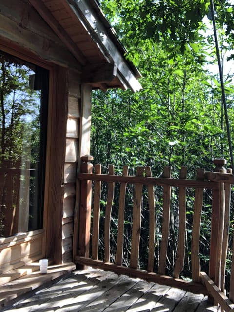 Tree House (Cabane Escalier) | Individually decorated, individually furnished, soundproofing