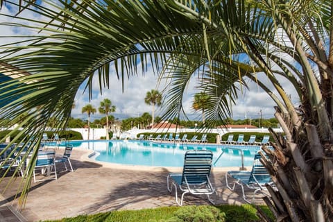 Spend your days lounging in the sun and splashing in the pool as you breathe in the fresh ocean air.