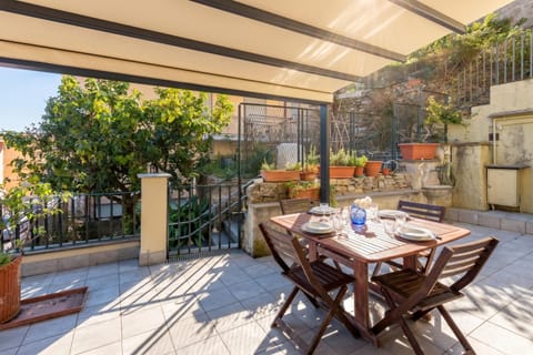 Standard Apartment, Multiple Bedrooms (The Blue Window Apartment In) | Outdoor dining