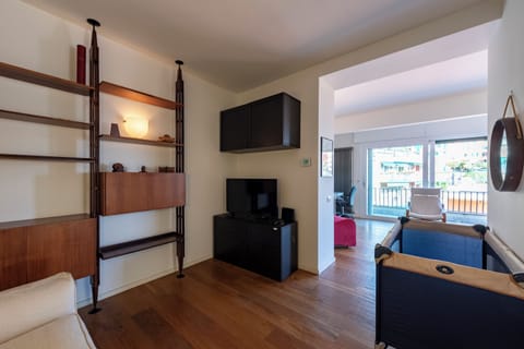 Standard Apartment, 1 Bedroom, Microwave (The Blue Window Apartment In) | Living area