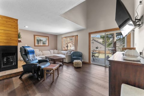 204 E. Fox Court.