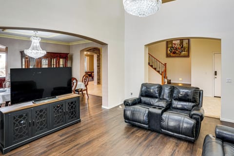 House (5 Bedrooms) | Interior