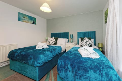 4 bedrooms, desk, free WiFi, bed sheets