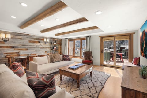 2.0-sky-house-telluride-living-room-1