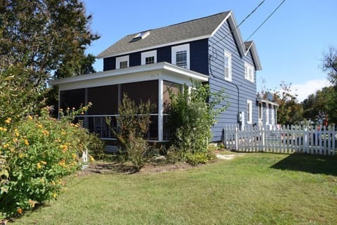 Great Main Street location for this quaint Chincoteague style cottage