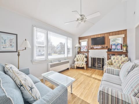 Sink into cozy seating near the charming fireplace, perfect for gatherings.
