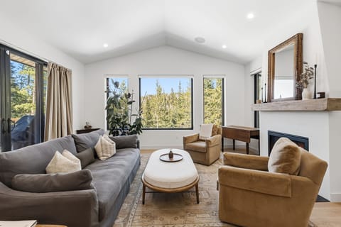 Living room: Gas fireplace, mountain views, main floor
