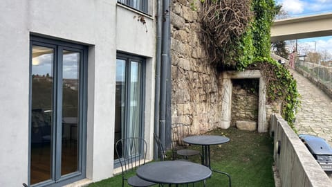 Charming outdoor patio set against historic stone walls, an intimate spot for morning coffee or relaxed evenings.
#OutdoorLiving #PortoCharm #HiddenGem #PatioLife #StayInStyle