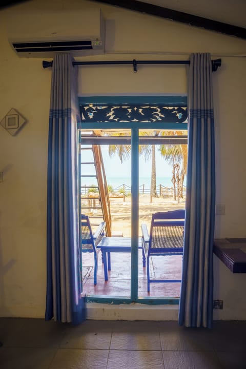 Deluxe Double Room, Balcony, Beach View | Interior