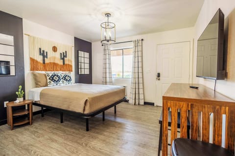 Cozy studio apartment with desert-themed decor and natural light, perfect for a relaxing stay.