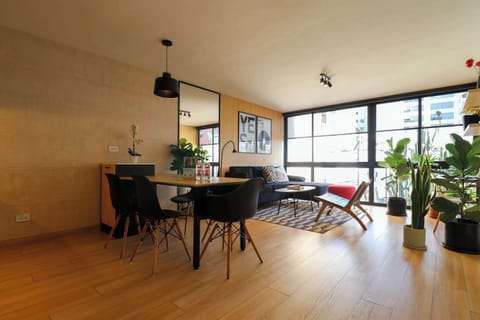 Comfortable and elegant dining room