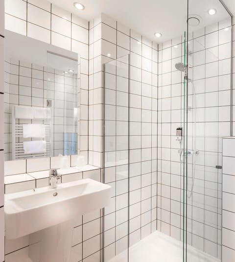 Privilege Room, Twin Beds | Bathroom | Free toiletries, hair dryer, towels, soap