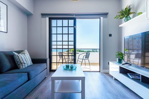 Apartment, 2 Bedrooms, Kitchen, City View | Living area | Smart TV, Netflix, streaming services