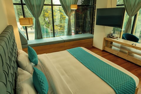 Room | Desk, iron/ironing board, free WiFi