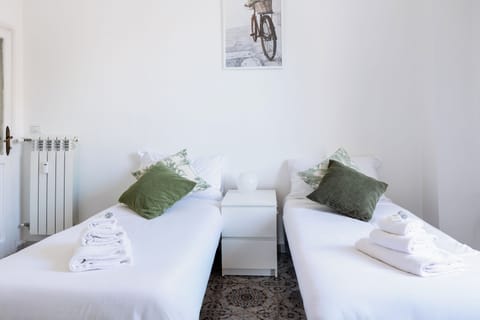 Apartment (3 Bedrooms) | 3 bedrooms, laptop workspace, iron/ironing board, bed sheets