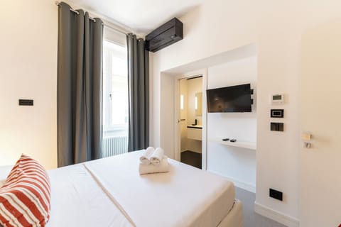Apartment (3 Bedrooms) | 3 bedrooms, laptop workspace, iron/ironing board, bed sheets