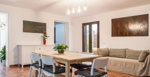 Apartment (3 Bedrooms) | Living area | 32-inch Smart TV with cable channels