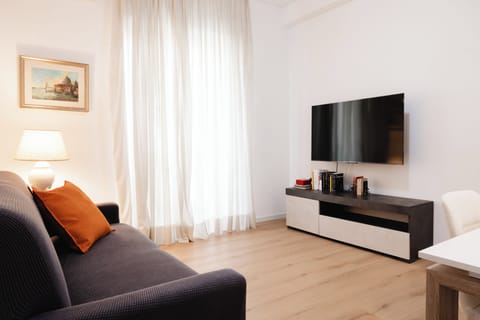 Apartment (2 Bedrooms) | Living area