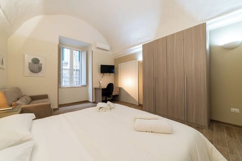 Apartment (1 Bedroom) | 1 bedroom, laptop workspace, iron/ironing board, bed sheets