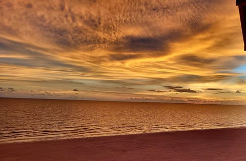 Breathtaking sunset from the balcony of Leonardo Arms 527