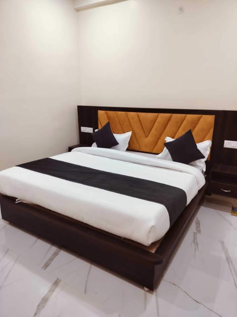 Egyptian cotton sheets, premium bedding, in-room safe