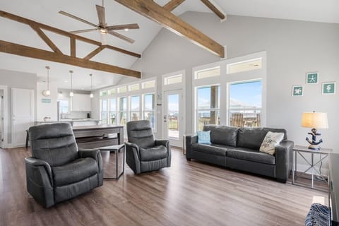 House, 3 Bedrooms | Living area | Smart TV, streaming services