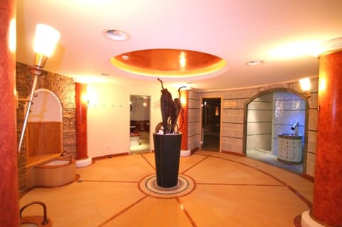Sauna, steam room