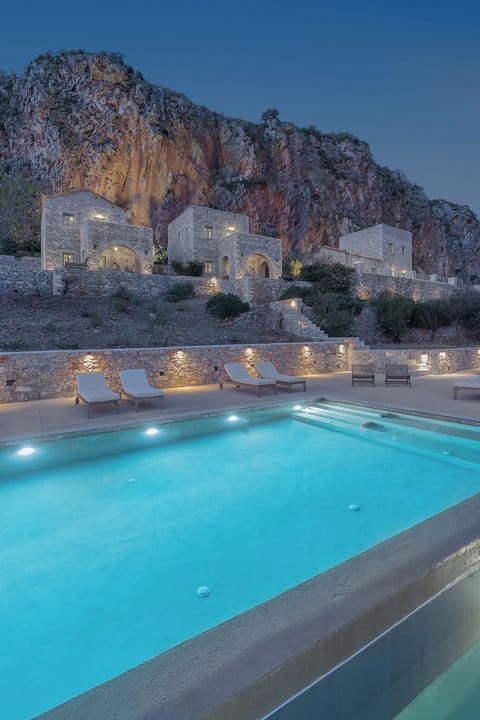 Exclusive Villa | In-room safe, desk, laptop workspace, soundproofing
