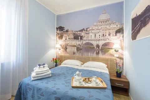 Camera Tevere | In-room safe, desk, laptop workspace, free WiFi