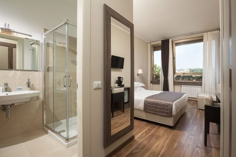 Triple Room | Premium bedding, minibar, in-room safe, desk