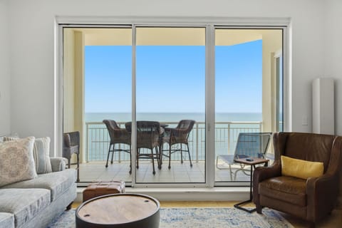 Condo, Multiple Beds (Indigo East 2003) | Living area