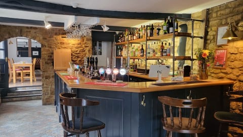 Standard Double Room, Ensuite, Garden View (Room 3) | Bar (on property)