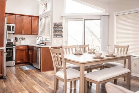 Your table for shared moments and good vibes