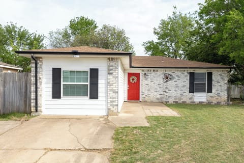 Welcome home! Enjoy the convenience of a private driveway 