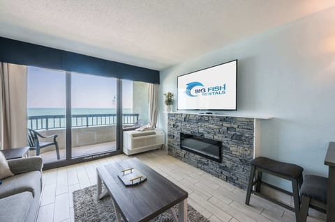 Living Room w/ Amazing Views 🌊✨
