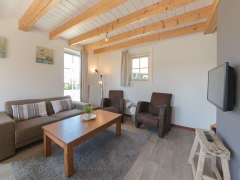 Table, Furniture, Building, Couch, Property, Window, Comfort, Wood, Interior Design, House
