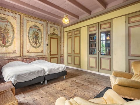 Furniture, Building, Comfort, Wood, Picture Frame, Lighting, Interior Design, Flooring, Floor, Architecture