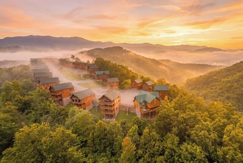 Wake up above the clouds—Bear Trail Cabin sits in a beautiful mountain resort surrounded by unforgettable Smoky Mountain scenery.