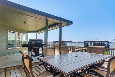 Livingston Vacation Rental | 2BR | 2.5BA | 1,800 Sq Ft | 5 Steps to Enter