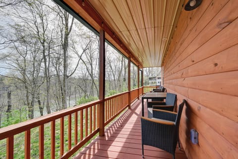 Somerset Vacation Rental | 2BR | 1BA | 800 Sq Ft | 2 Steps to Enter