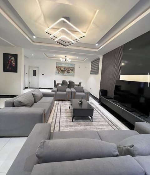 Economy Room, Balcony, City View | Living area