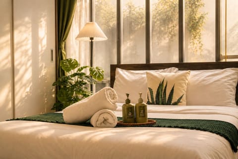 Standard Studio | Bathroom | Shower, rainfall showerhead, designer toiletries, hair dryer
