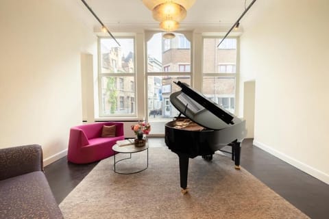 Deluxe Double Room, City View | Interior