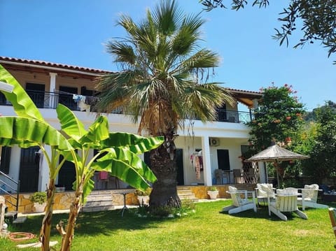 Classic Triple Room, Balcony, Sea View | Outdoor dining