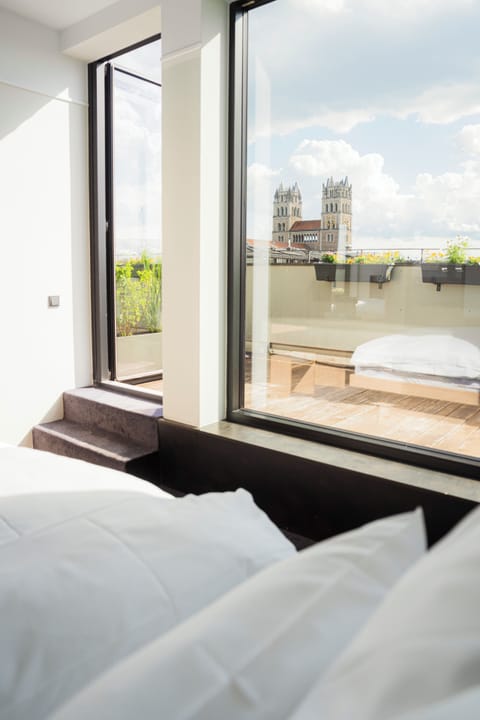 Premium Penthouse | Desk, laptop workspace, free WiFi