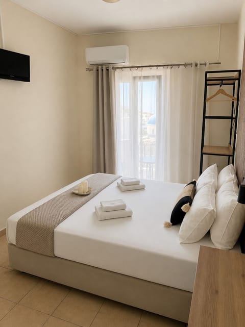 Deluxe Double Room, Balcony, Harbor View | WiFi (free)